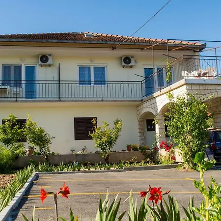 Apartments Silva Trogir Exterior photo
